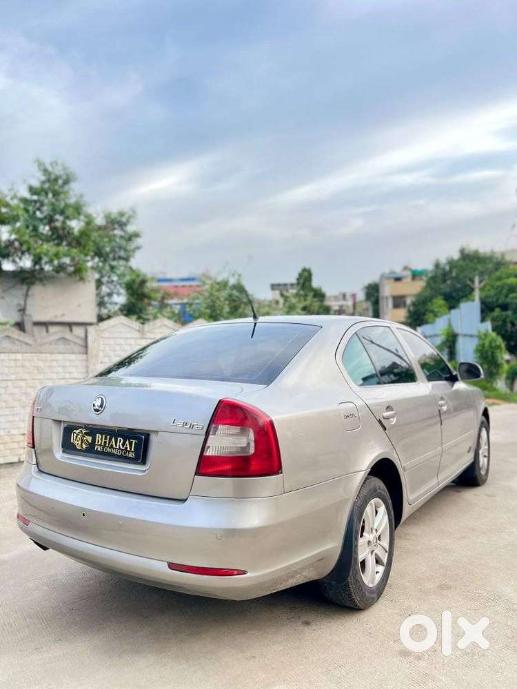 Skoda Laura Ambiente 2.0 Tdi Cr Automatic, 2011, Diesel