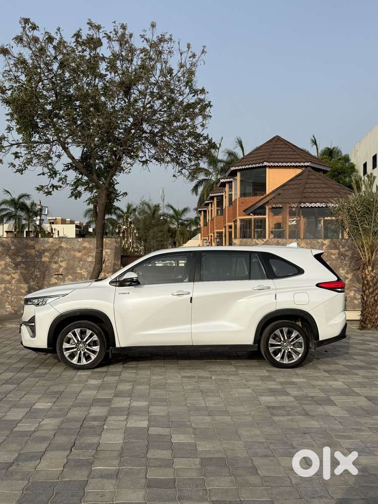 Toyota Innova Hycross 2.0 Zx Hybrid 7 Str, 2023, Petrol