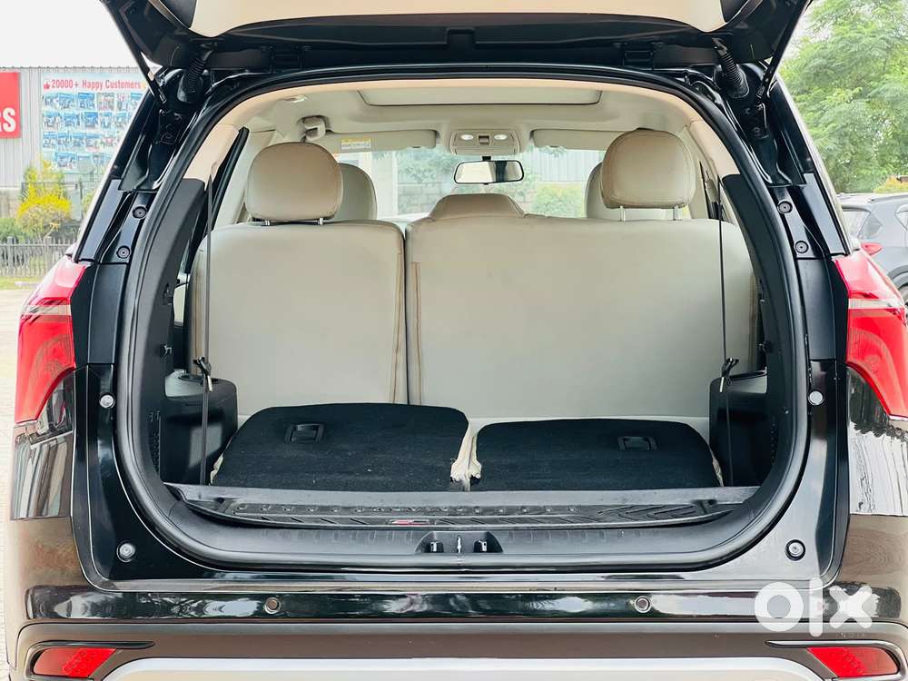 Mahindra Xuv700 2.2 Ax 5 Diesel At 7 Str, 2025, Diesel