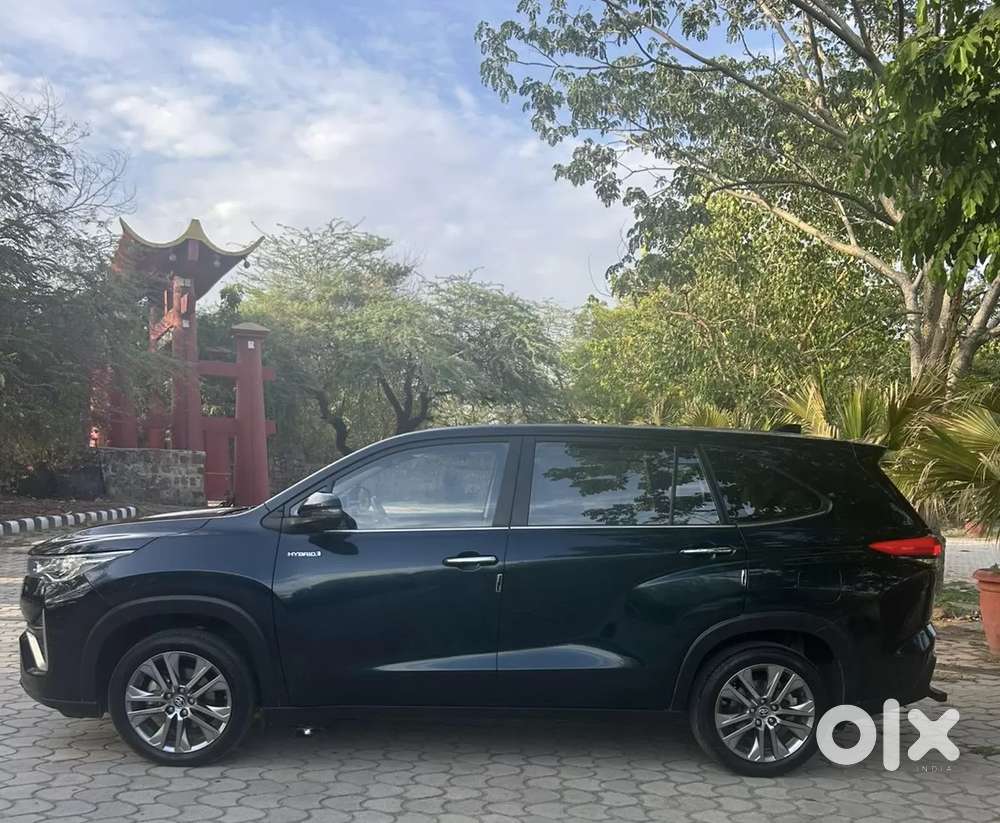 Toyota Innova Hycross 2.0 Zx Hybrid 7 Str, 2024, Petrol