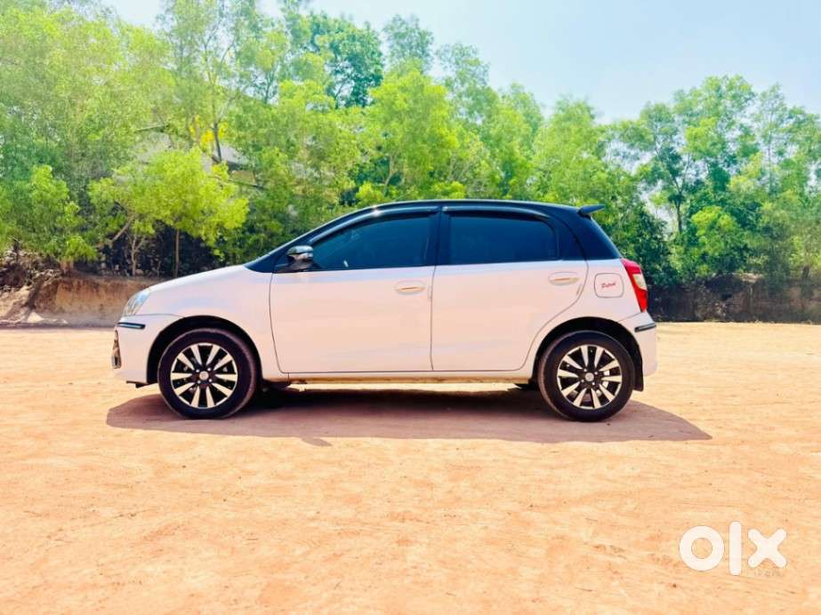 Toyota Etios Liva V Dual Tone, 2019, Petrol