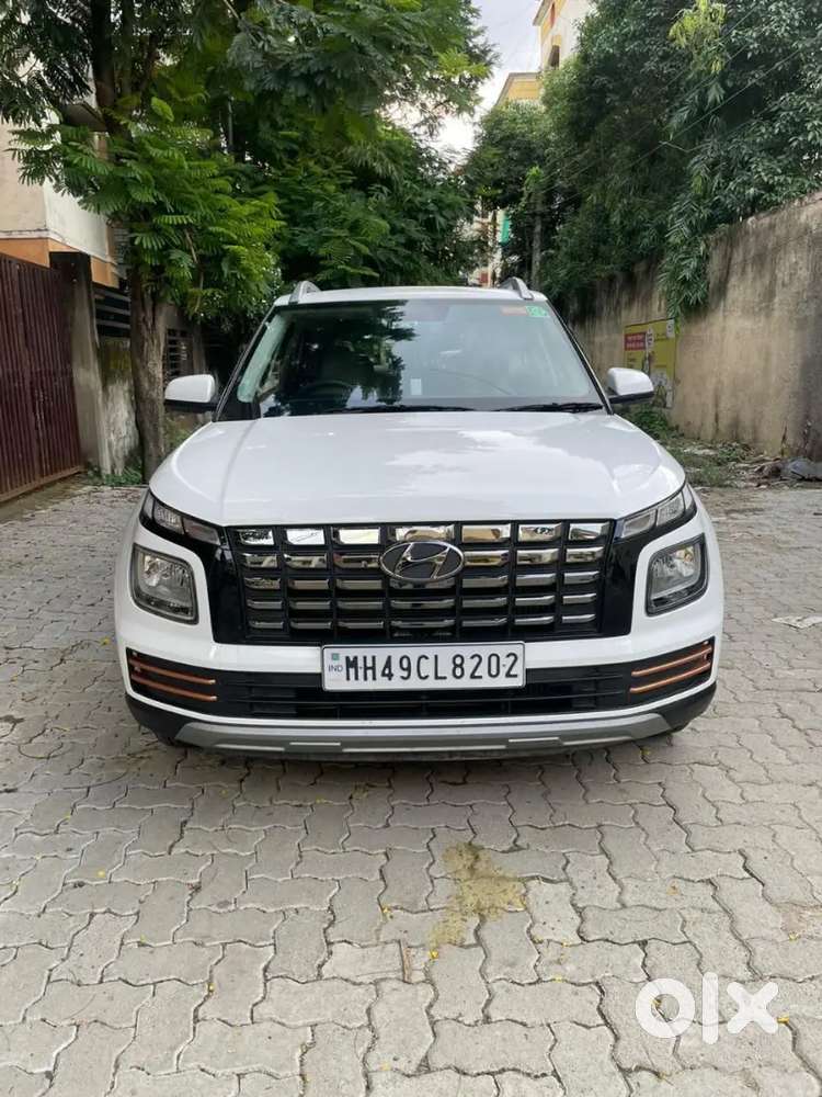Hyundai Venue 2025 Diesel 11000 Km Driven