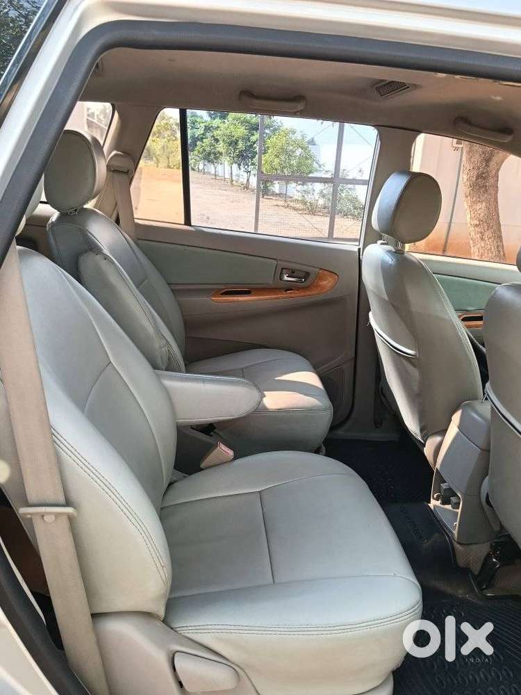 Toyota Innova 2.5 V 7 Str, 2011, Diesel