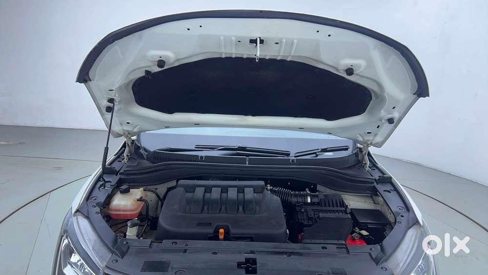 Mahindra Xuv700 2.0 Ax 5 Petrol Mt 7 Str, 2022, Petrol