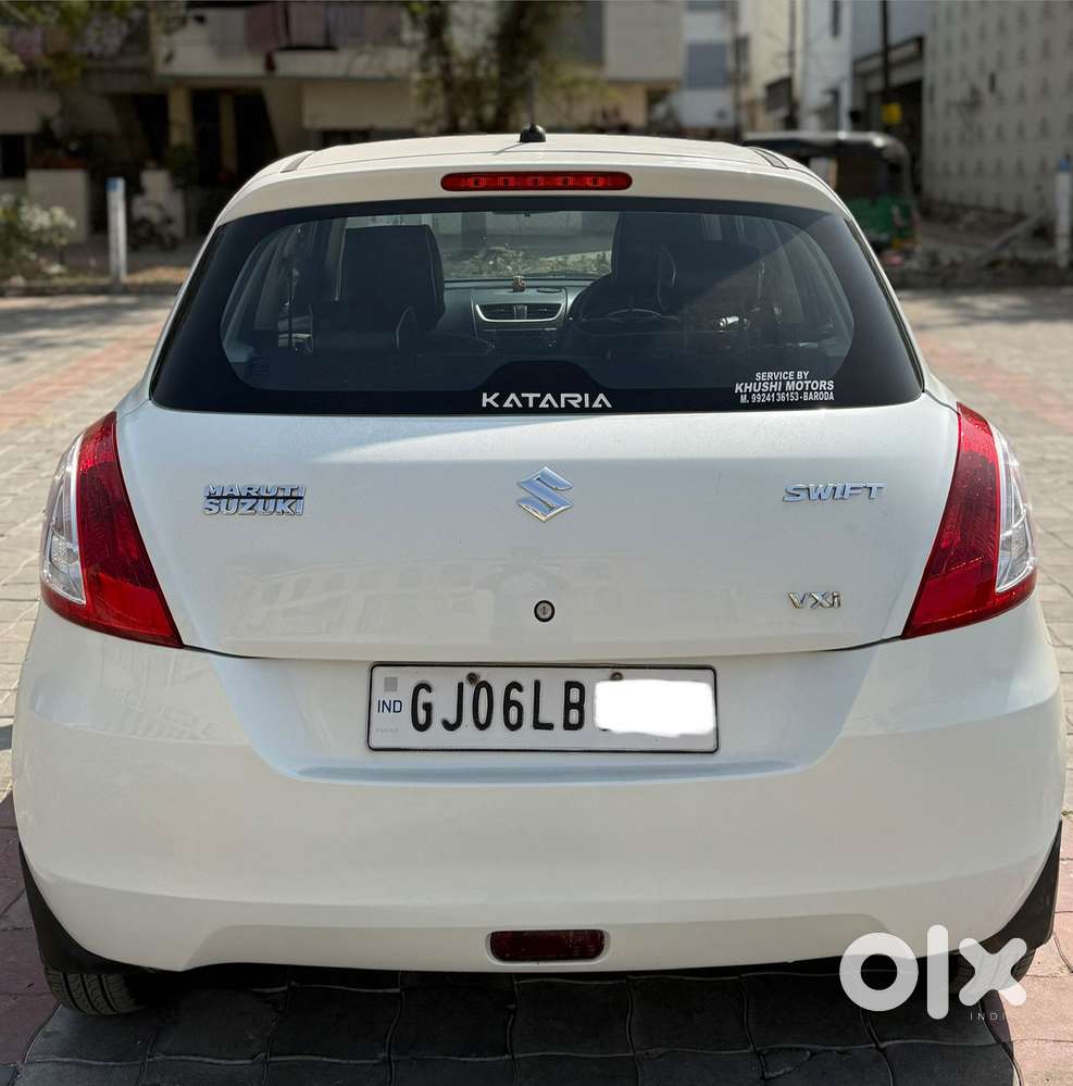 Maruti Suzuki Swift Vxi + Manual, 2017, Petrol