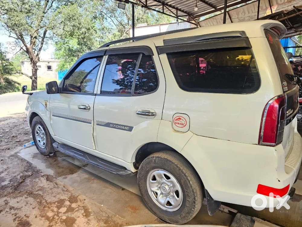 Tata Safari Storme 2016