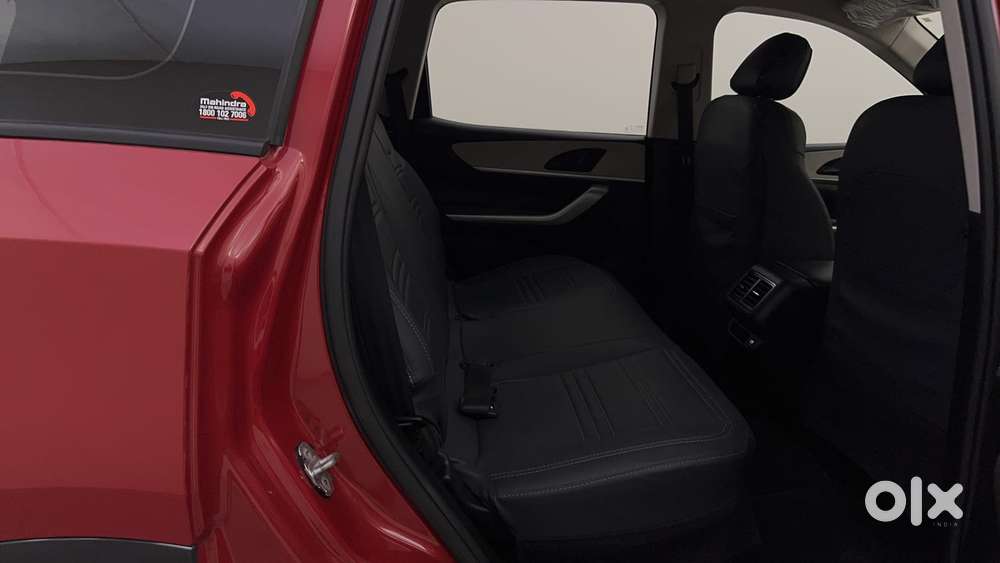 Mahindra Xuv700 2.0 Ax 3 Petrol At 5 Str, 2022, Petrol