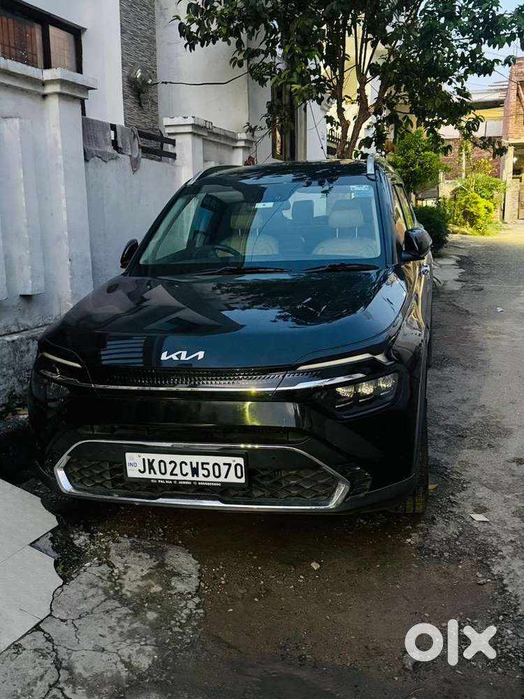 Kia Carens Luxery Plus Showroom Condition Car With Seervice Record