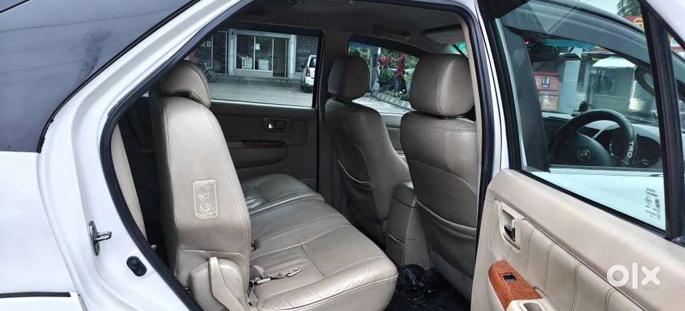 Toyota Fortuner 4x4 Manual Limited Edition, 2010, Diesel