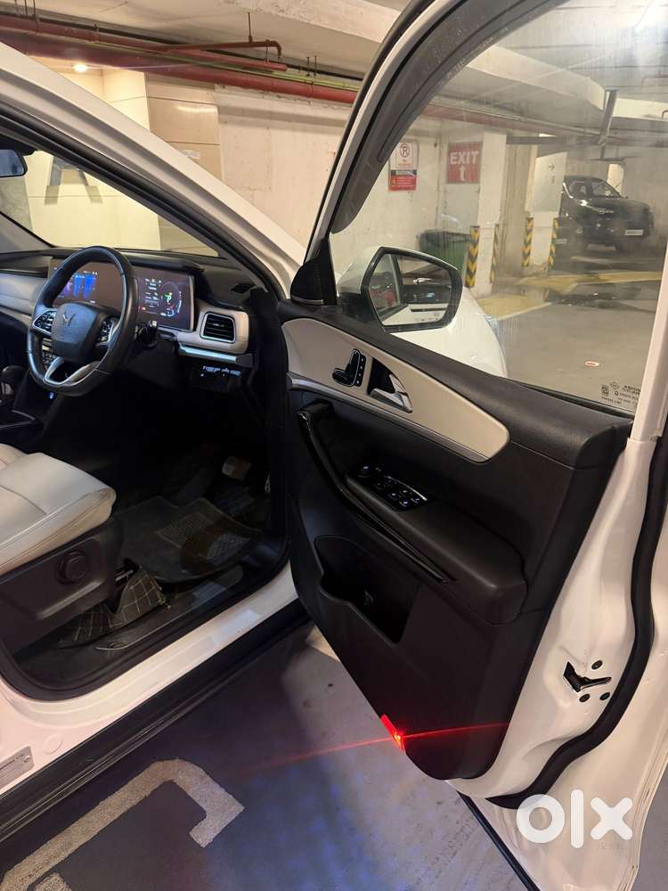 Mahindra Xuv700 Ax7l 6 Str At, 2022, Diesel