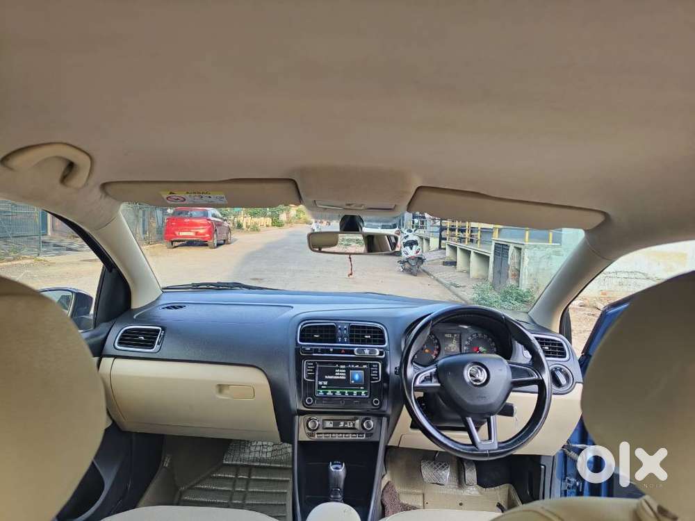 Skoda Rapid    Reg No :- Mp44zg7694 ️ Year :- 2017   Version :