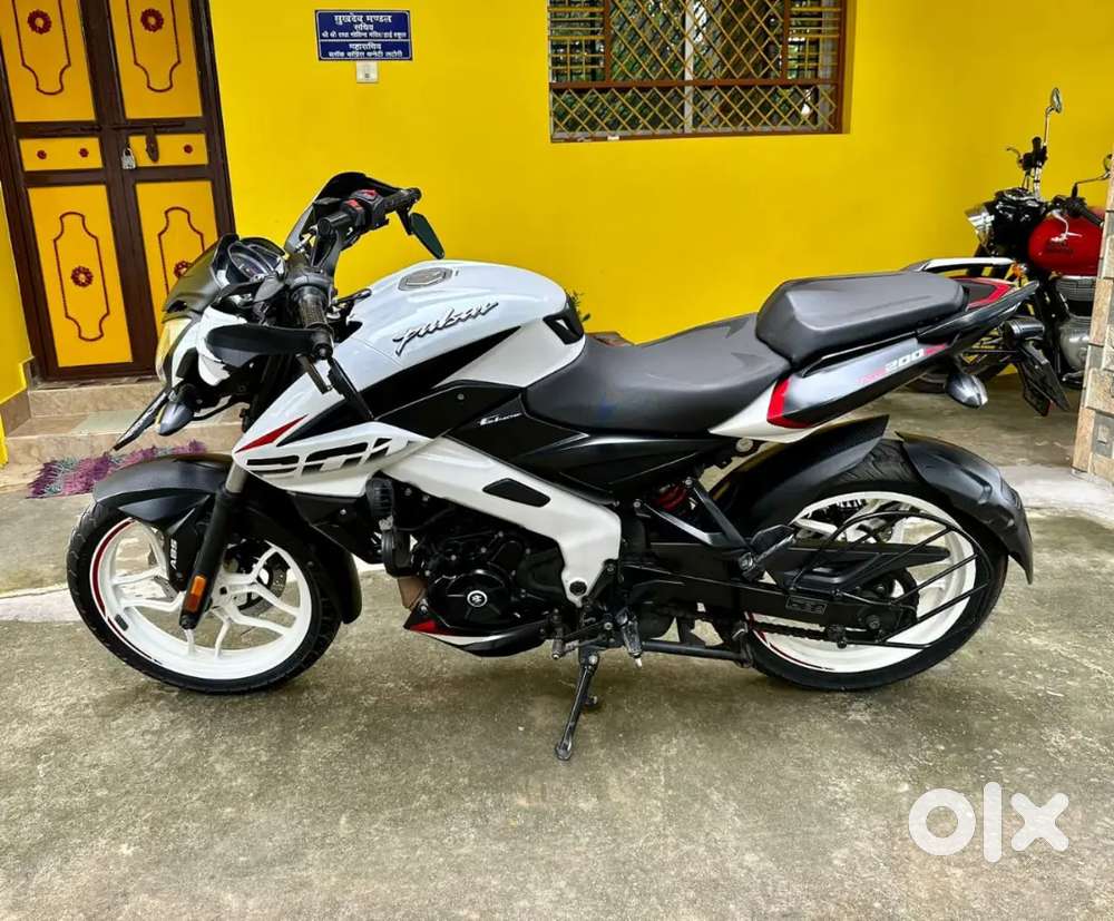 Pulsar 200ns Ns200 White Colour Price Pulsar 200ns Ns200