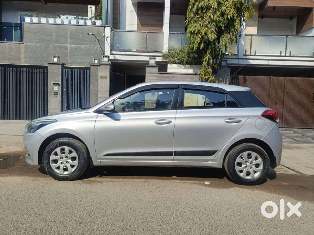 Hyundai I20 Sportz 1.2 Ivt Dual Tone, 2015, Cng & Hybrids