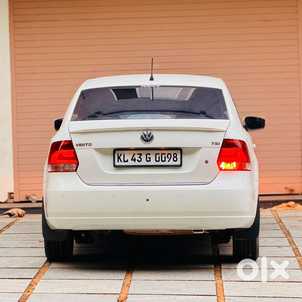 Volkswagen Vento 1.2 Tsi Highline Plus At, 2014, Petrol
