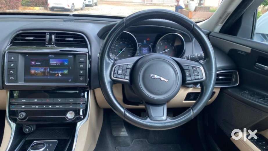 Jaguar Xe Prestige, 2017, Petrol