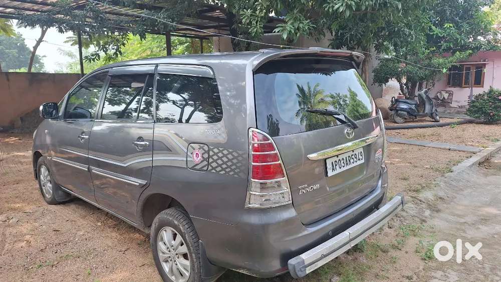 Toyota Innova Gud Condition 2011 Diesel 150000 Km Driven