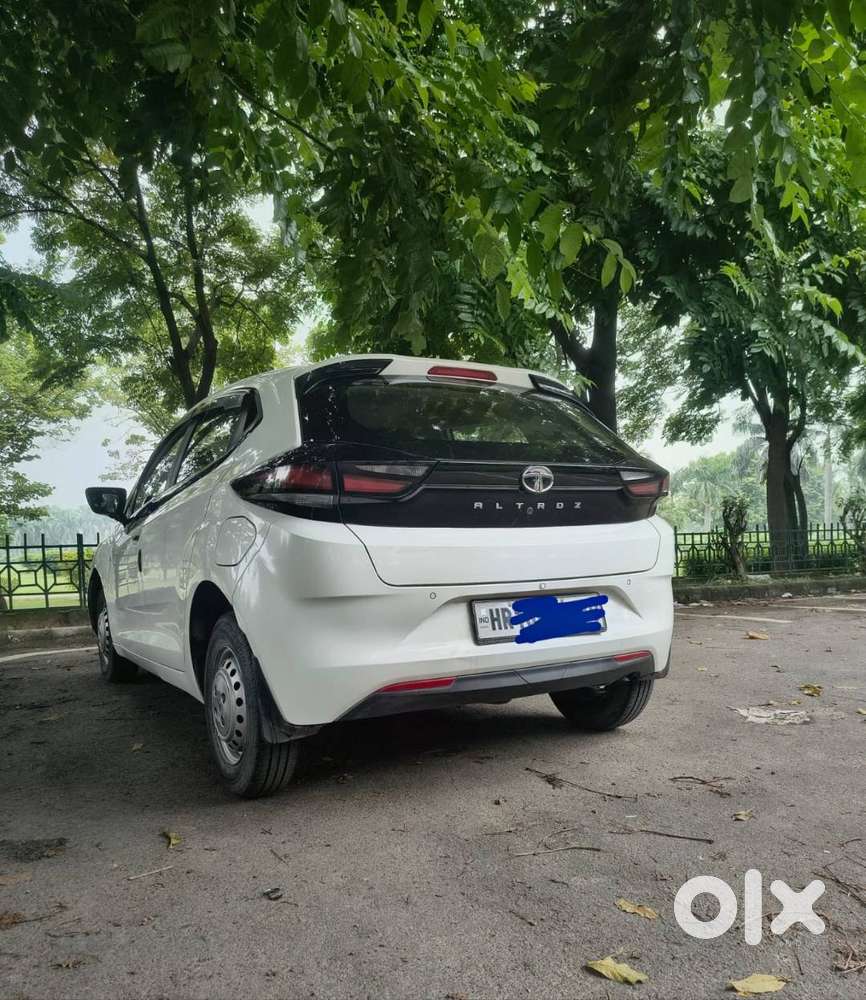 Govt. Officer Driven Tata Altroz Petrol (only 23,351 Km)
