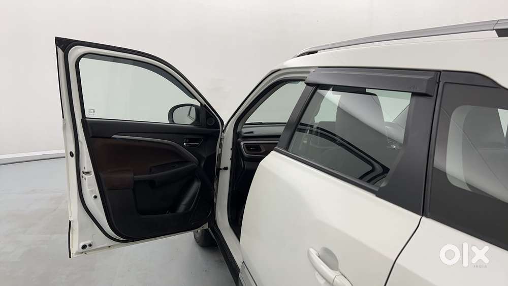 Maruti Suzuki Brezza 1.5 Zxi At Smart Hybrid Dual Tone, 2023, Petrol