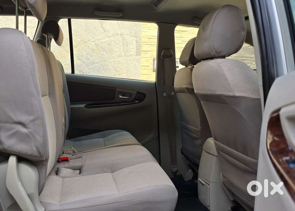 Toyota Innova 2.5 Vx (diesel) 8 Seater Bs Iv, 2014, Diesel