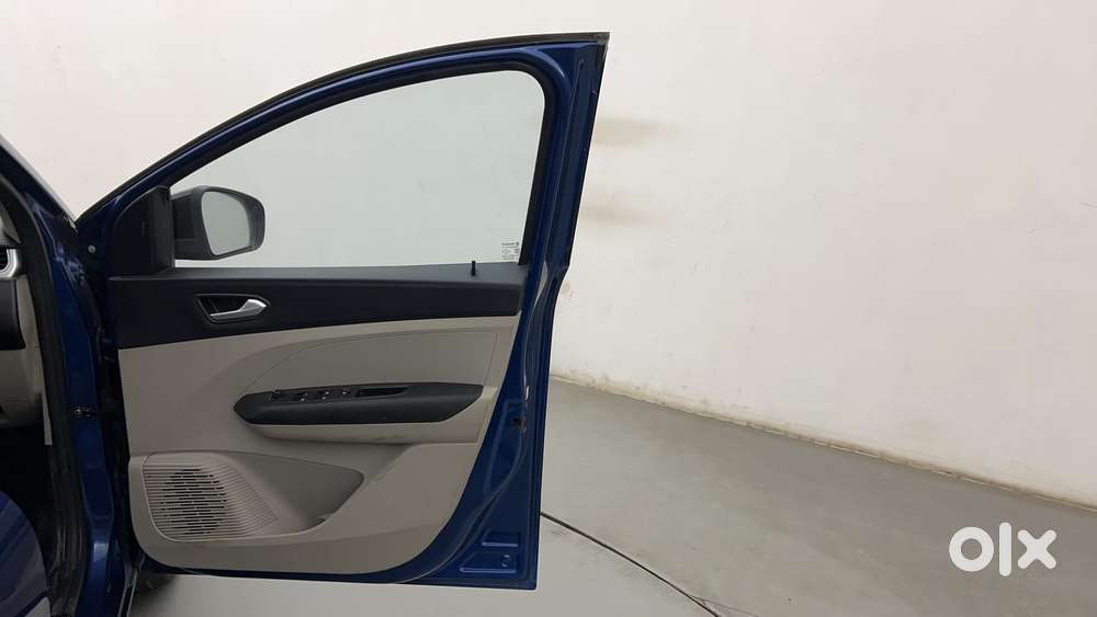 Renault Triber Rxz, 2022, Petrol