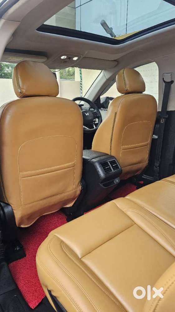 Mahindra Xuv700 2.2 Ax 7 Diesel At Str, 2025, Diesel