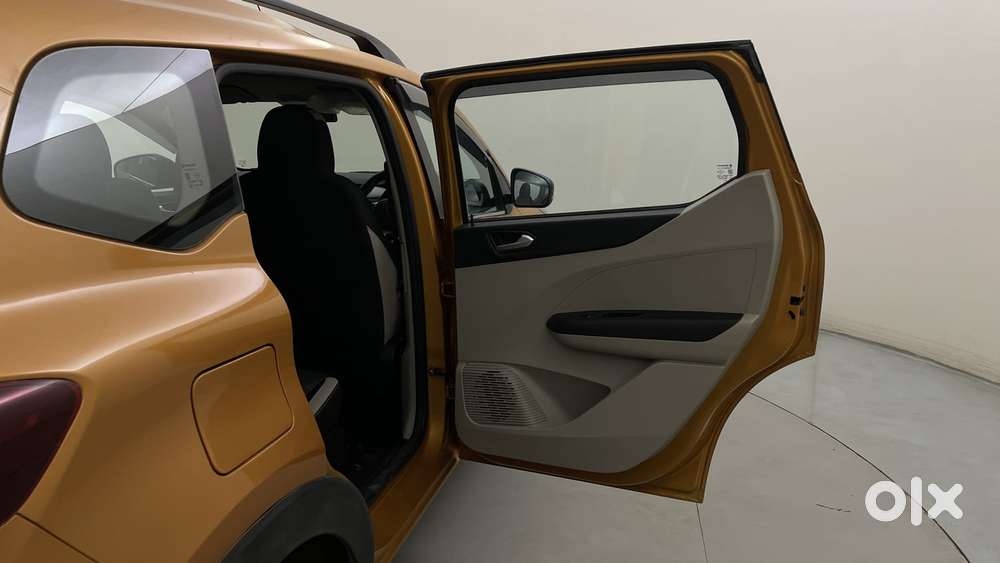 Renault Triber Rxz Easy-r Amt, 2022, Petrol