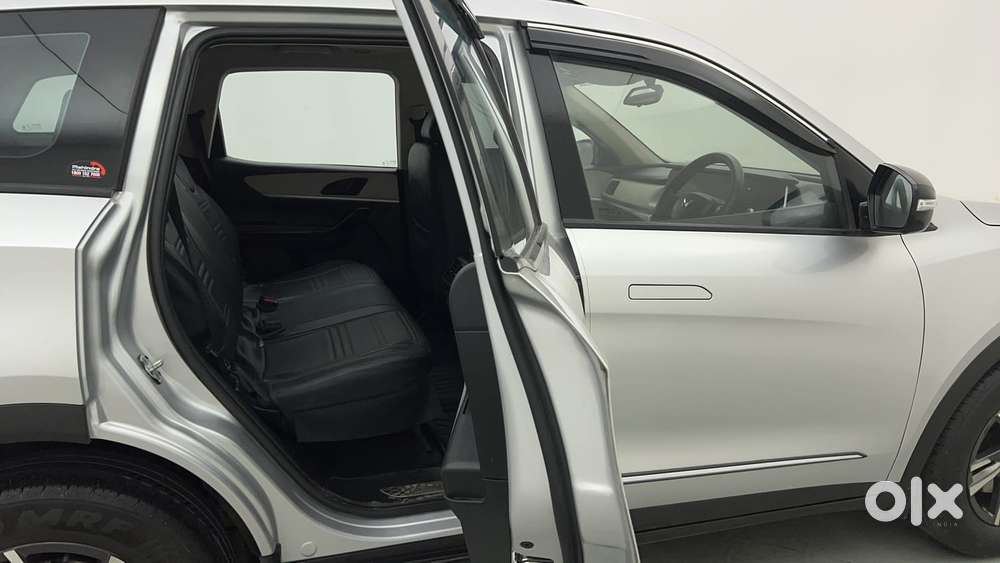 Mahindra Xuv700 2.2 Ax 5 Diesel At Str, 2022, Diesel