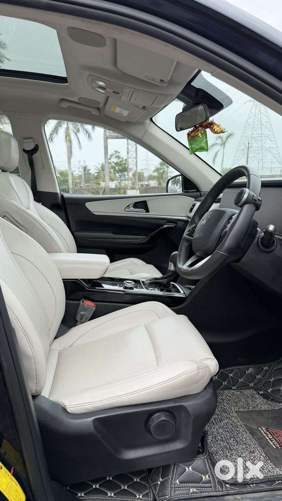 Mahindra Xuv700 2.2 Ax 7 Diesel At Luxury Pack Str, 2023, Diesel