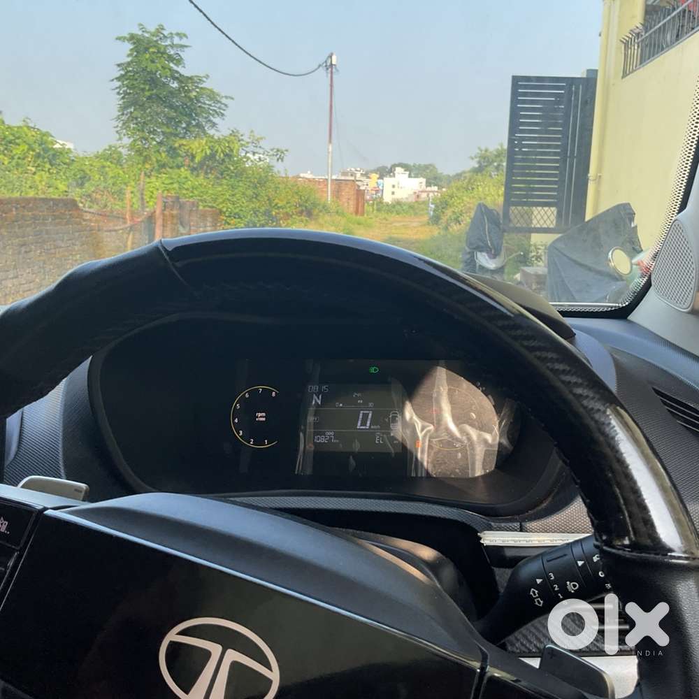 Tata Nexon Pure S Amt 2025 (automatic With Sunroof)