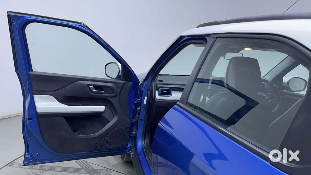 Tata Punch 1.2 Revotron Creative Amt Dual Tone, 2022, Petrol