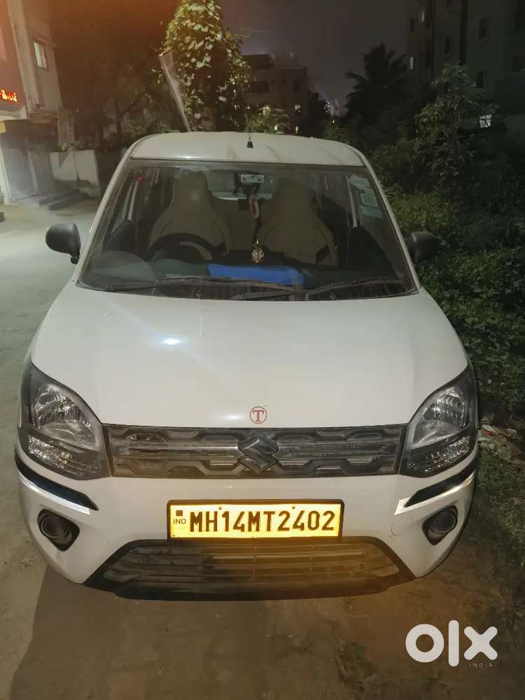 November Months Car Car Is Tourist Yellow Plate