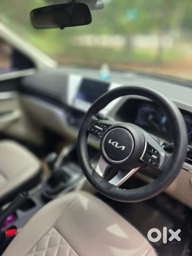 Kia Carens G 1.5 6mt Premium (o) 7-seater, 2024, Petrol