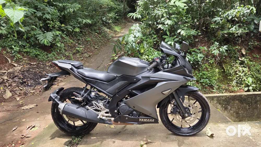 Yamaha R15 Grey & Black