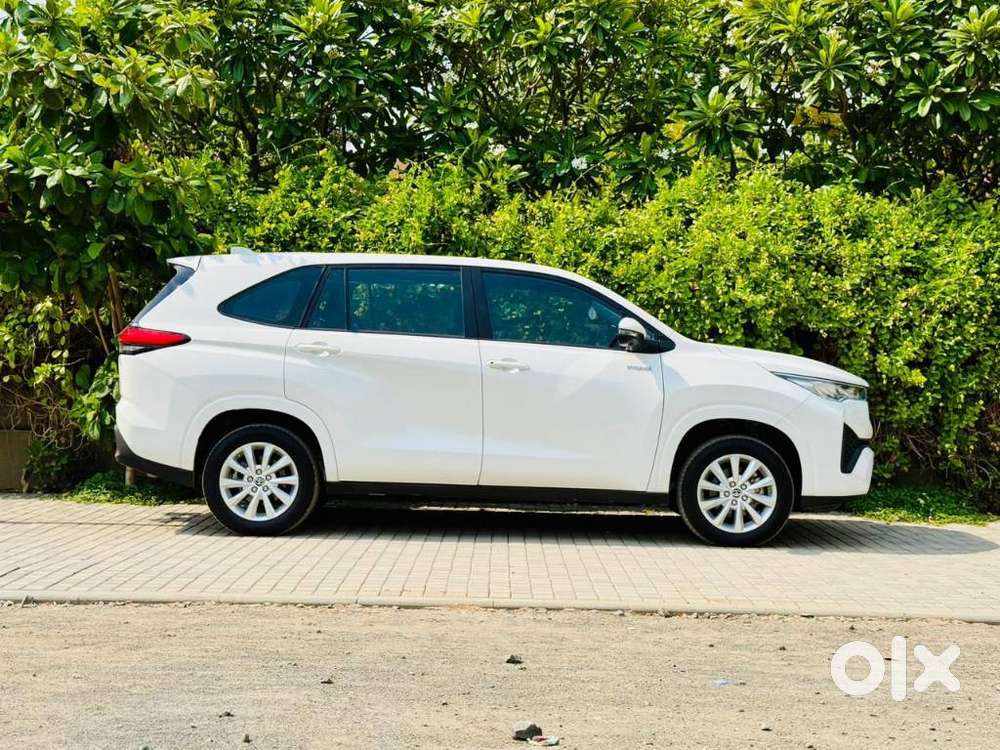 Toyota Innova Hycross 2.0 Vx (o) Hybrid 8 Str, 2024, Petrol