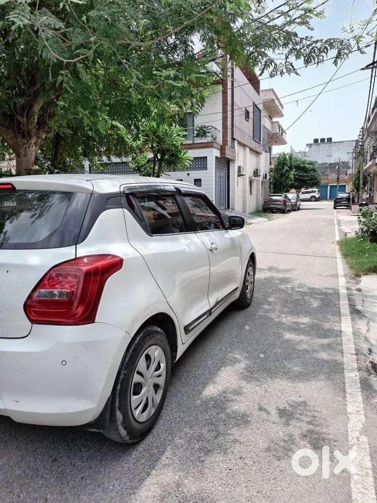 Maruti Suzuki Swift Vxi + Manual, 2022, Petrol