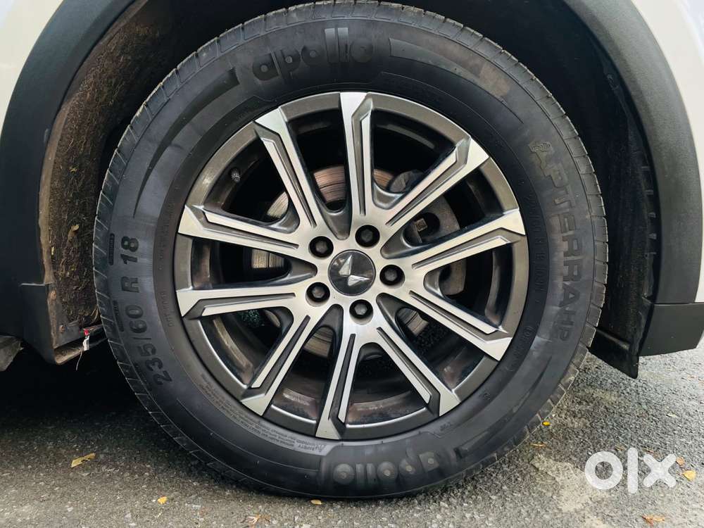 Mahindra Xuv700 2.0 Ax 7 Petrol Mt Str, 2023, Petrol