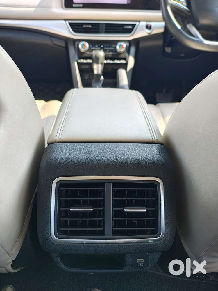 Mahindra Xuv700 2.2 Ax 7 Diesel At Str, 2021, Diesel