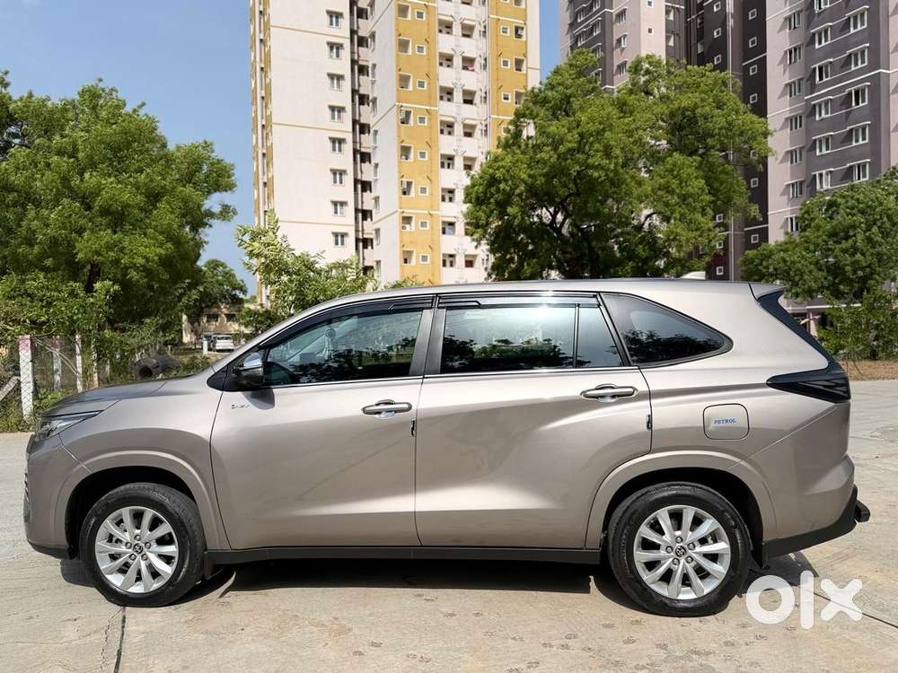 Toyota Innova Hycross 2.0 Vx (o) Hybrid 7 Str, 2025, Petrol