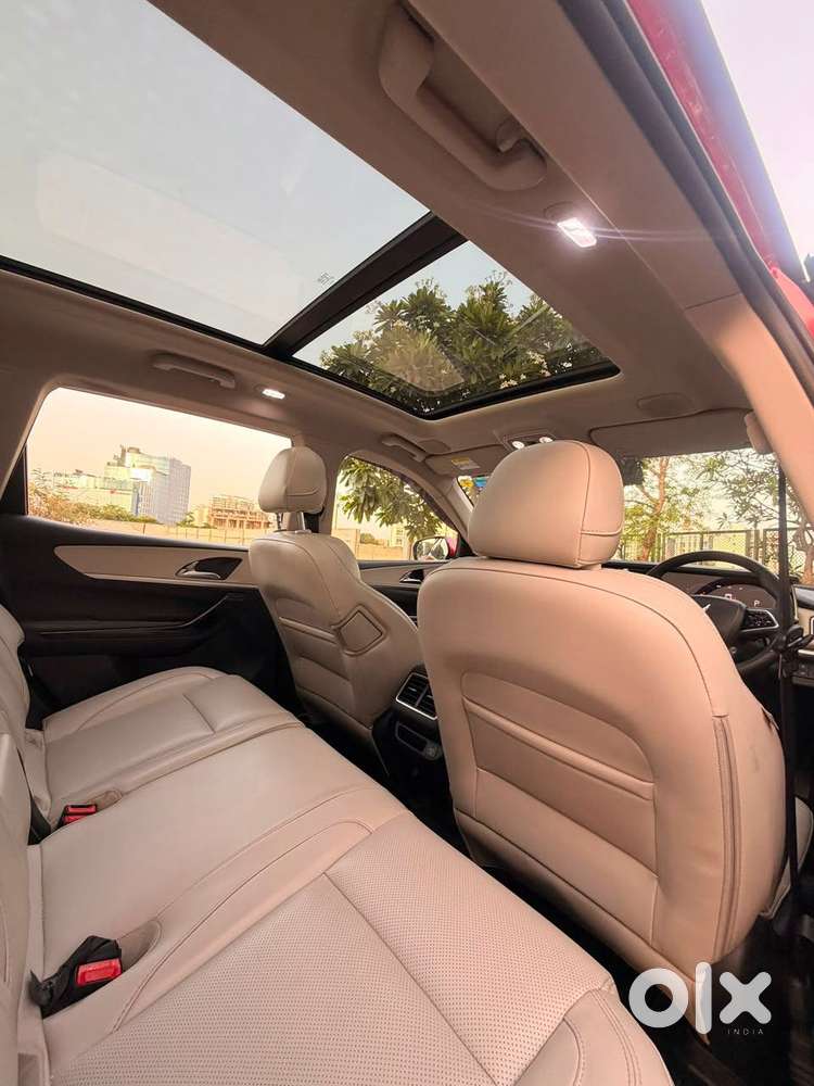 Mahindra Xuv700 2.0 Ax 7 Petrol At Str, 2023, Petrol