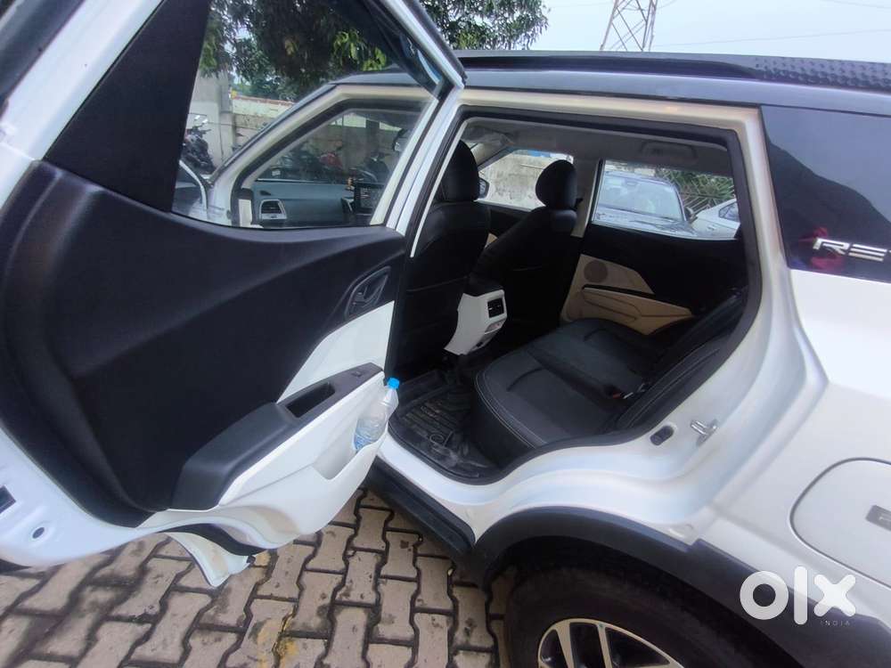 Mahindra Xuv 3xo Mx1 Pm Mt, 2025, Petrol