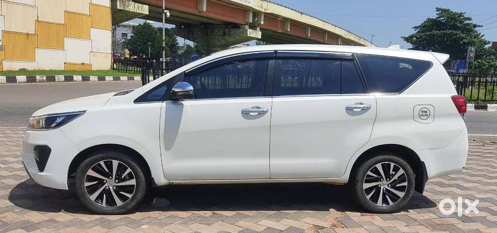 Toyota Innova Crysta, 2022, Petrol