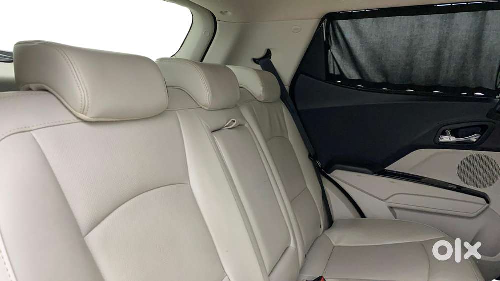 Mahindra Xuv300 1.2 W8 (o) Amt Petrol, 2021, Petrol
