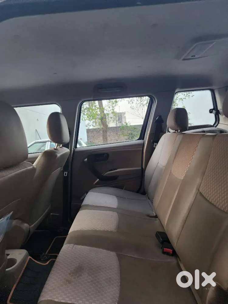 Mahindra Tuv 300 2018