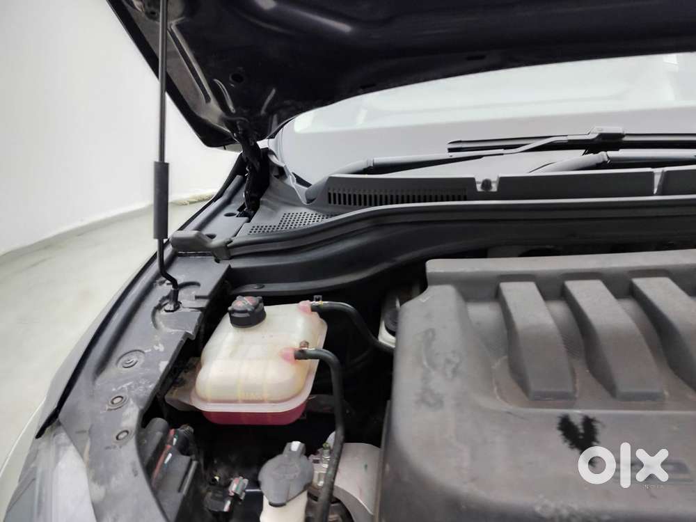 Mahindra Xuv700 2.0 Ax 7 Petrol At Str, 2023, Petrol