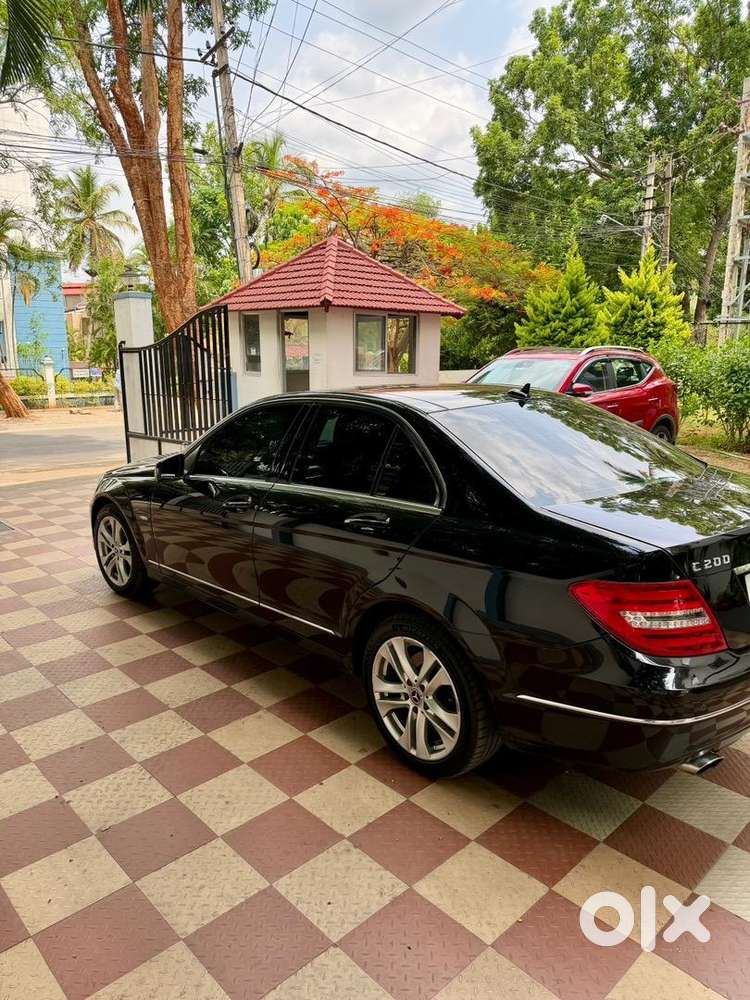 Black Mercedes-benz C Class W204