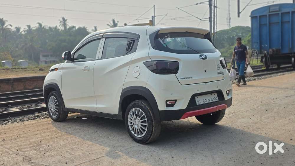 Mahindra Kuv 100