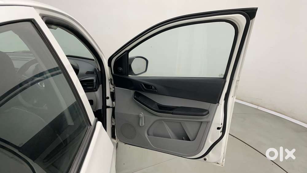 Tata Tiago Xe, 2021, Petrol