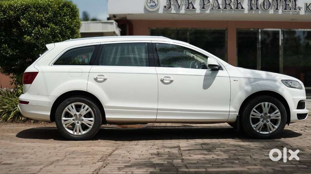 Well Maintained White Audi Q7.