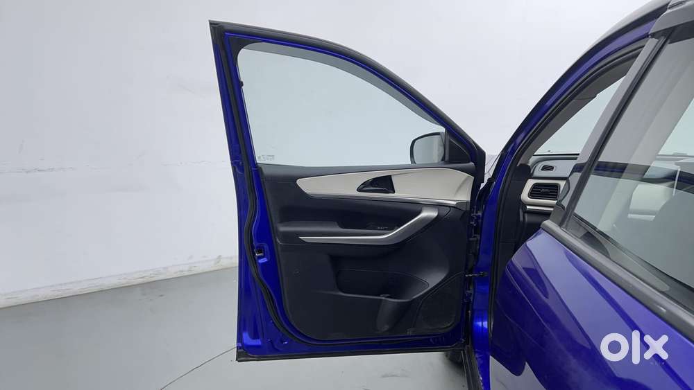 Mahindra Xuv700 2.0 Ax 5 Petrol Mt 7 Str, 2021, Petrol