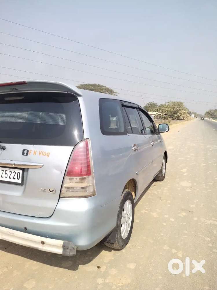 Toyota Innova Hycross 2010 Diesel 180000 Km Driven